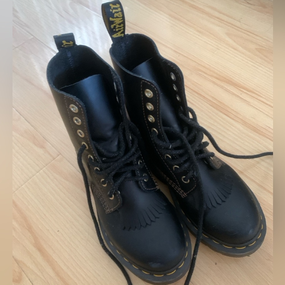 Dr. Martens | size 6.5 soles bouncing boots